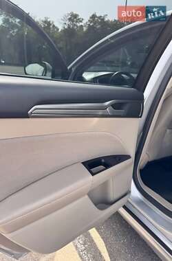 Седан Ford Fusion 2017 в 