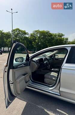Седан Ford Fusion 2017 в 