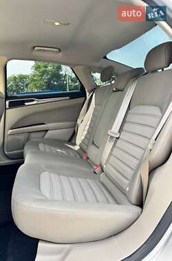 Седан Ford Fusion 2017 в 