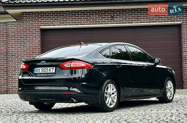 Седан Ford Fusion 2013 в 