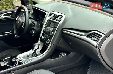Седан Ford Fusion 2013 в 