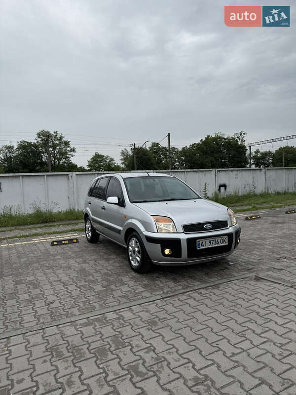 Хэтчбек Ford Fusion 2008 в 