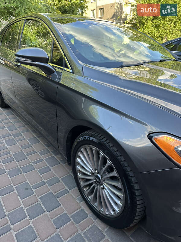 Седан Ford Fusion 2015 в Новомосковську