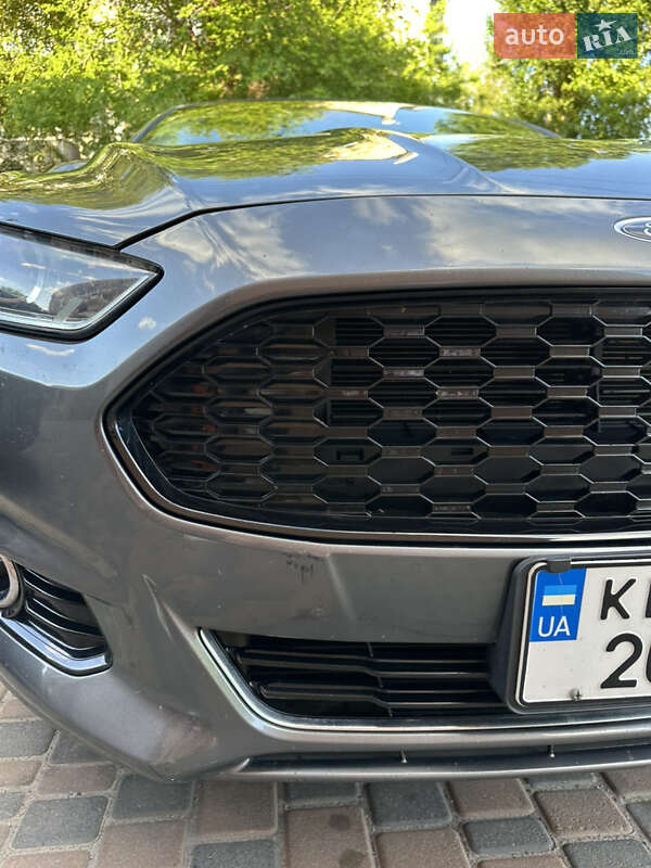 Седан Ford Fusion 2015 в Новомосковську