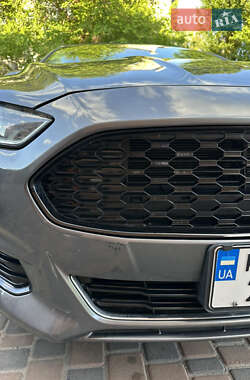 Седан Ford Fusion 2015 в 