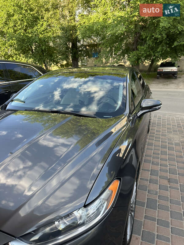 Седан Ford Fusion 2015 в Новомосковську