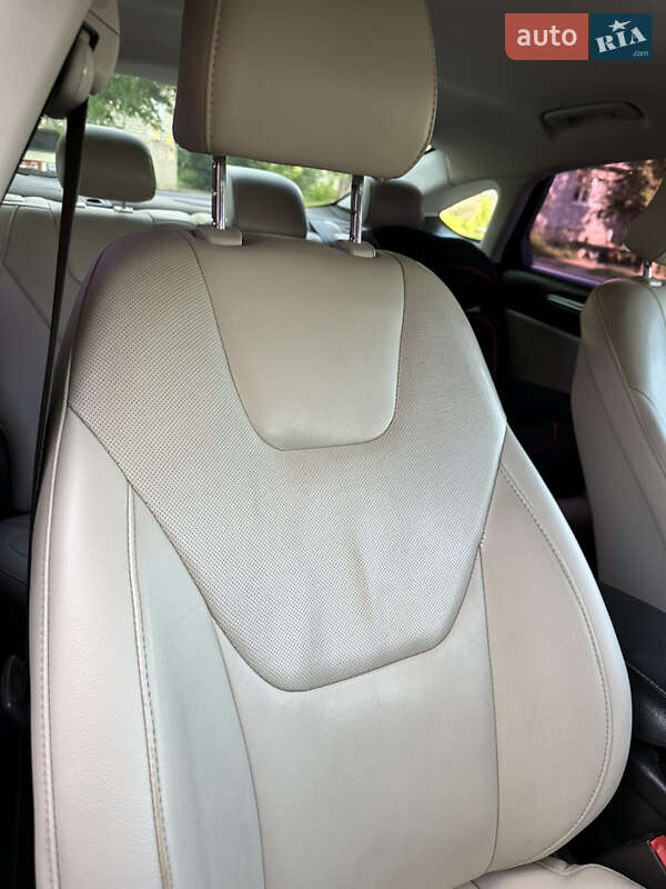 Седан Ford Fusion 2015 в Новомосковську