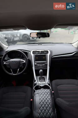 Седан Ford Fusion 2015 в 