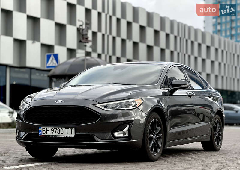 Седан Ford Fusion 2019 в 