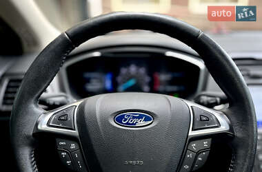 Седан Ford Fusion 2019 в 