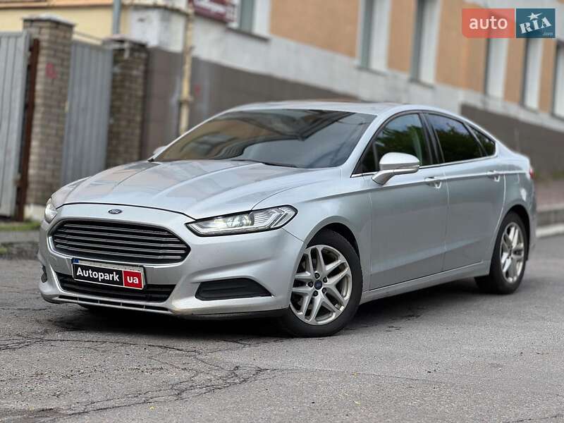 Седан Ford Fusion 2015 в 