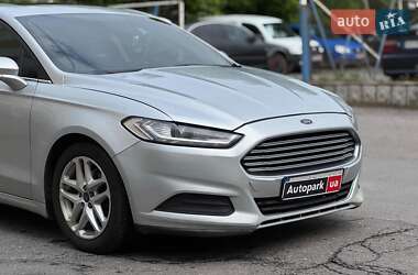 Седан Ford Fusion 2015 в 