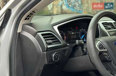 Седан Ford Fusion 2015 в 