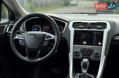 Седан Ford Fusion 2015 в 