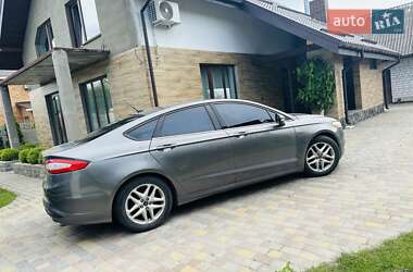 Седан Ford Fusion 2013 в 