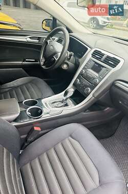 Седан Ford Fusion 2013 в 