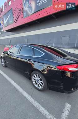Седан Ford Fusion 2017 в 