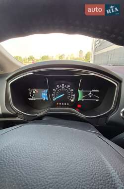 Седан Ford Fusion 2017 в 