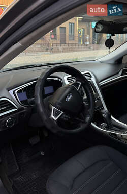 Седан Ford Fusion 2012 в 