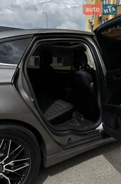 Седан Ford Fusion 2012 в 