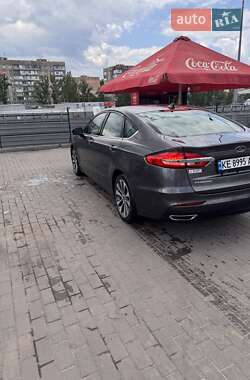 Седан Ford Fusion 2019 в 
