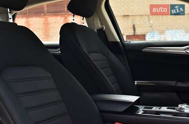Седан Ford Fusion 2019 в 