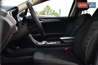 Седан Ford Fusion 2019 в 