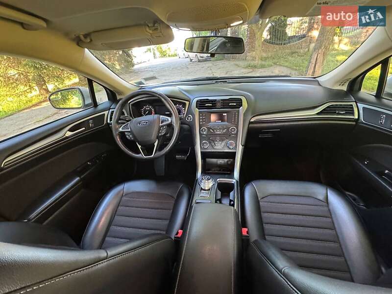 Седан Ford Fusion 2016 в Львове