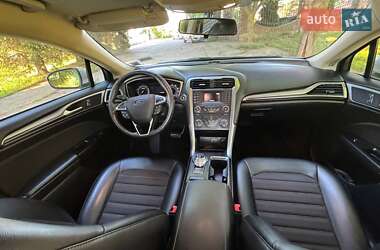 Седан Ford Fusion 2016 в 