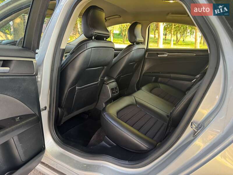 Седан Ford Fusion 2016 в Львове