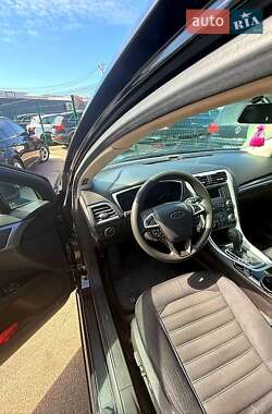 Седан Ford Fusion 2015 в 
