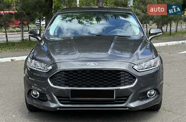 Седан Ford Fusion 2015 в 