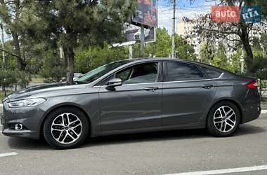 Седан Ford Fusion 2015 в 