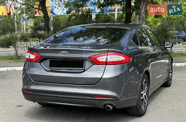 Седан Ford Fusion 2015 в 