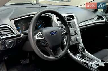 Седан Ford Fusion 2015 в 