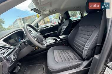Седан Ford Fusion 2015 в 