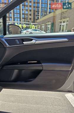 Седан Ford Fusion 2014 в 