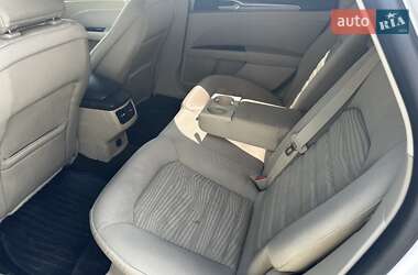 Седан Ford Fusion 2015 в 