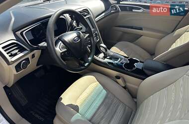Седан Ford Fusion 2015 в 