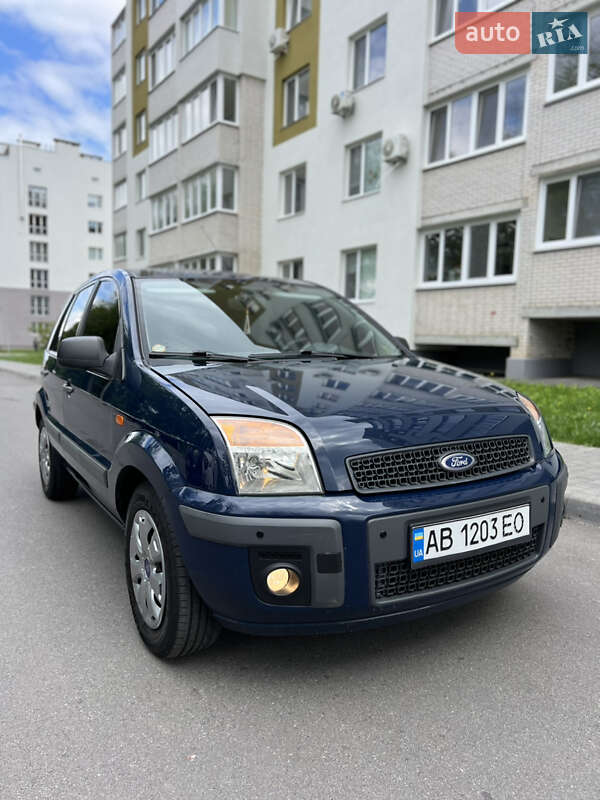 Хэтчбек Ford Fusion 2010 в 