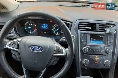 Седан Ford Fusion 2017 в 