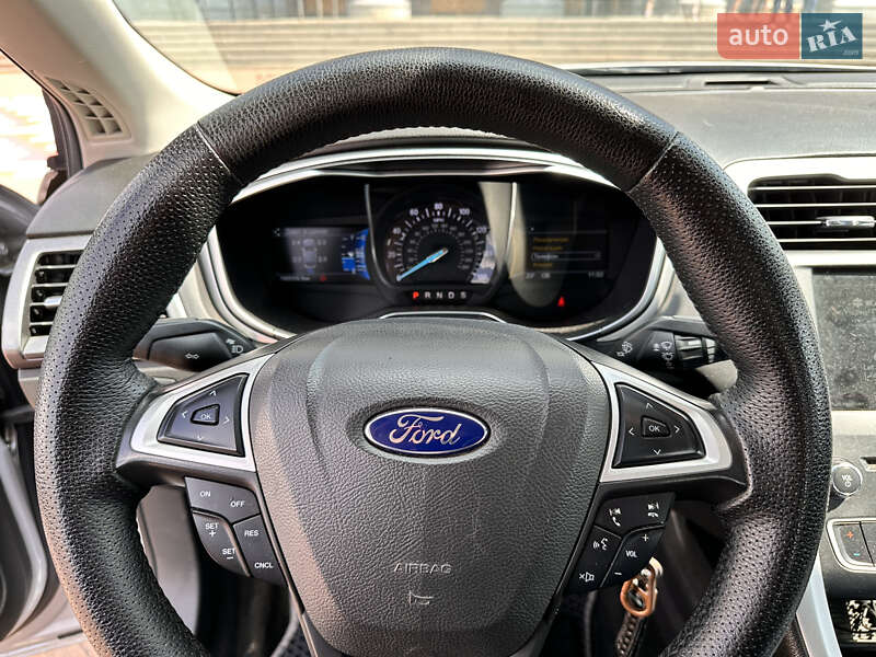 Седан Ford Fusion 2015 в Чернігові