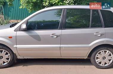 Хэтчбек Ford Fusion 2011 в 