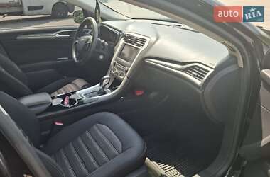 Седан Ford Fusion 2015 в 