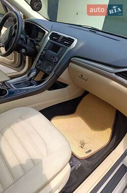 Седан Ford Fusion 2014 в 