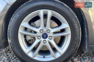 Седан Ford Fusion 2015 в 