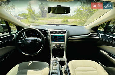 Седан Ford Fusion 2016 в 
