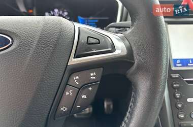 Седан Ford Fusion 2017 в 