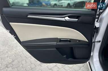 Седан Ford Fusion 2017 в 