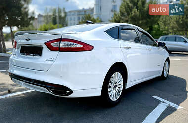 Седан Ford Fusion 2013 в 
